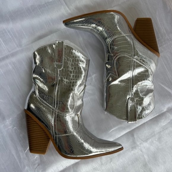Cape Robbin Silver Snakeskin WESTERN BOOTS Stacked Heel BRAND NEW w/ BOX Size 10 - Picture 2 of 6